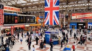 A Walk Through The London Victoria Station London England [upl. by Amabil]